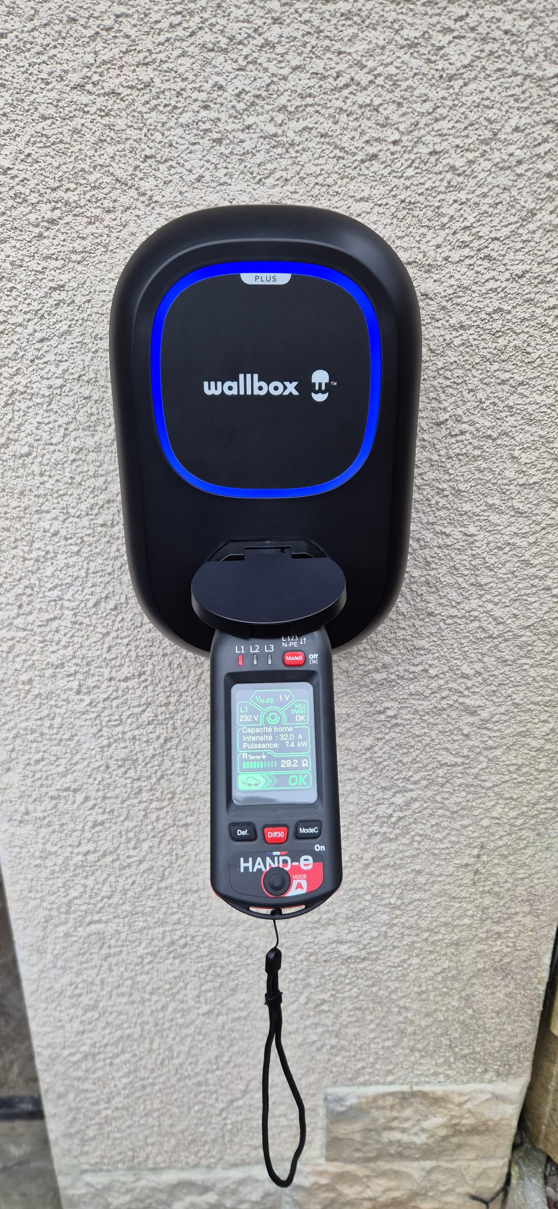 Borne de recharge extérieure